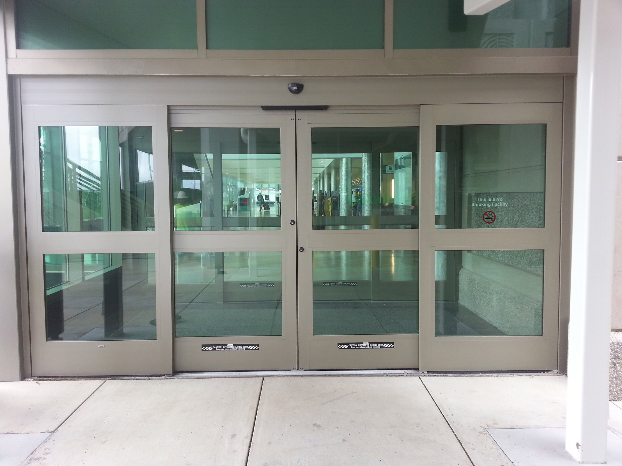 DuraStorm™ 2000/3000 HurricaneRated Automatic Sliding Door STANLEY